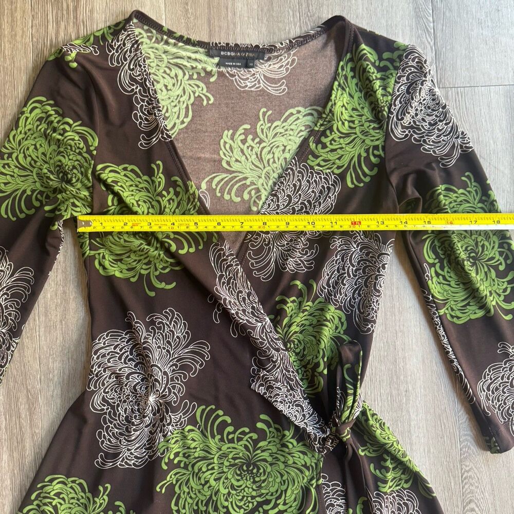 BCBG Maxazria Abstract Print V-Neck Wrap Dress With Tie Waist Sz XS Brown Green - Picture 4 of 12